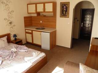 Отель Hotel Kokiche Солнечный Берег Номер-студио-3
