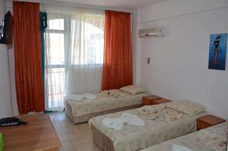 Отель Hotel Kokiche Солнечный Берег Трехместный номер-6